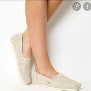 TOMS-Classic Natural Metallic Burlap Size 8